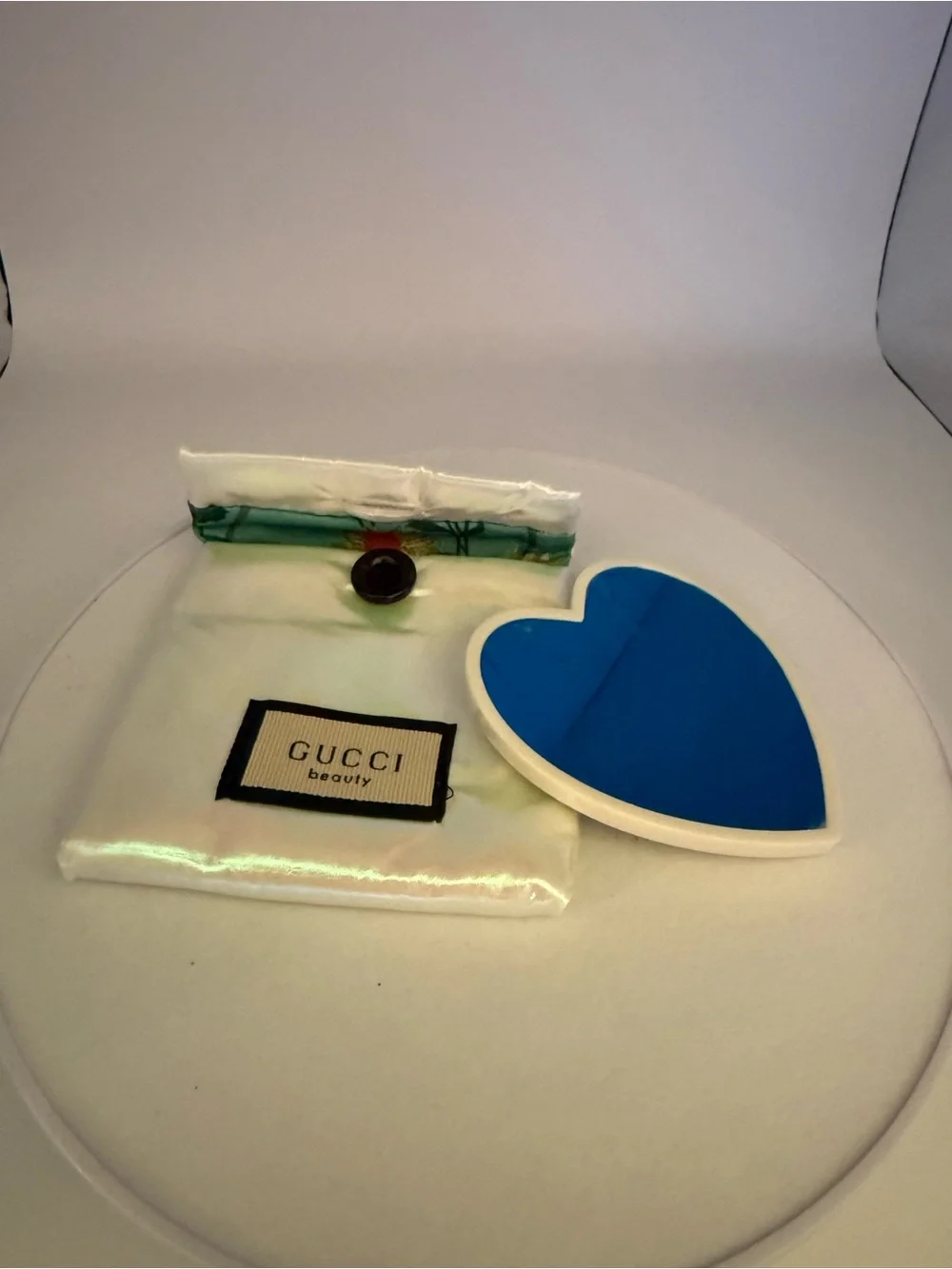 Gucci White Heart-Shaped Beauty Compact Mirror
